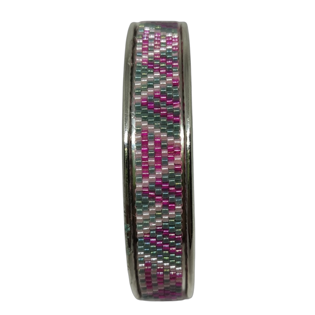 Cuff armband met luxe roze/grijs geruit kralenwerk