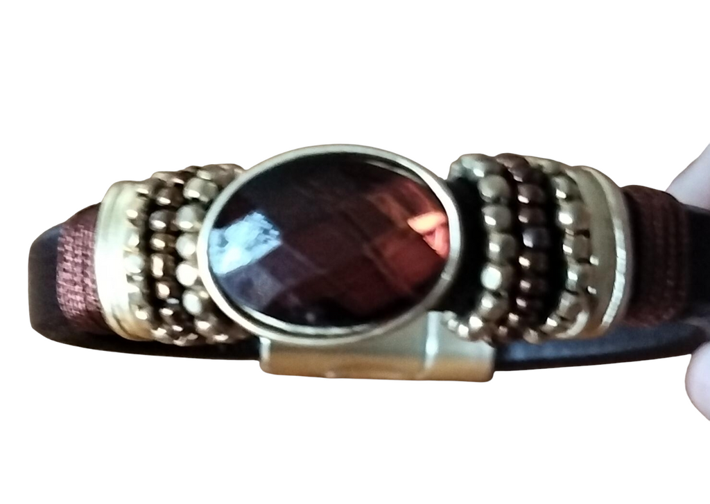 Armband lederlook met gefacetteerde steen