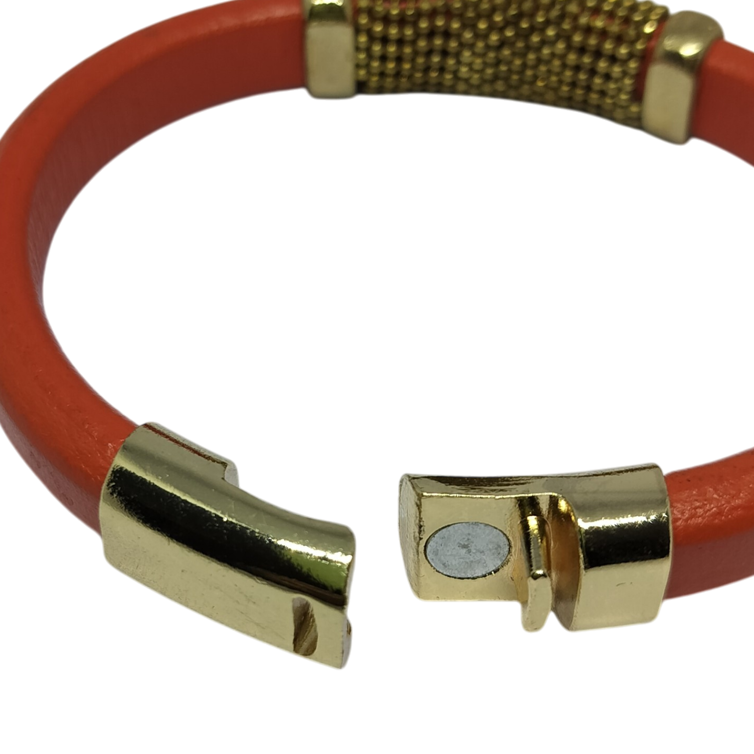 Armband diep oranje met goudkleurig middenstuk
