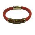 Armband diep oranje met goudkleurig middenstuk
