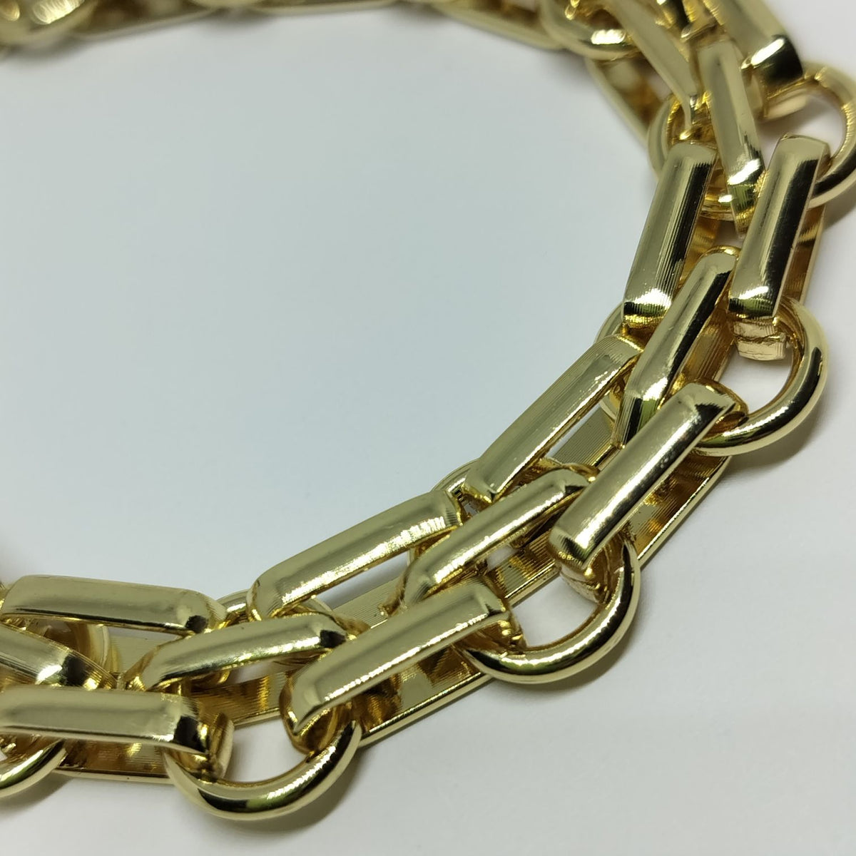Armband goudkleurig geschakeld