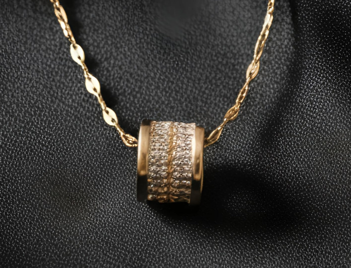 Ketting goudkleurig met hanger 'Barrel'