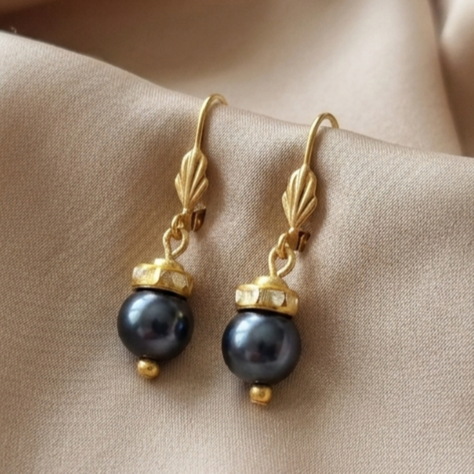 Oorbel parel blauw parelmoer